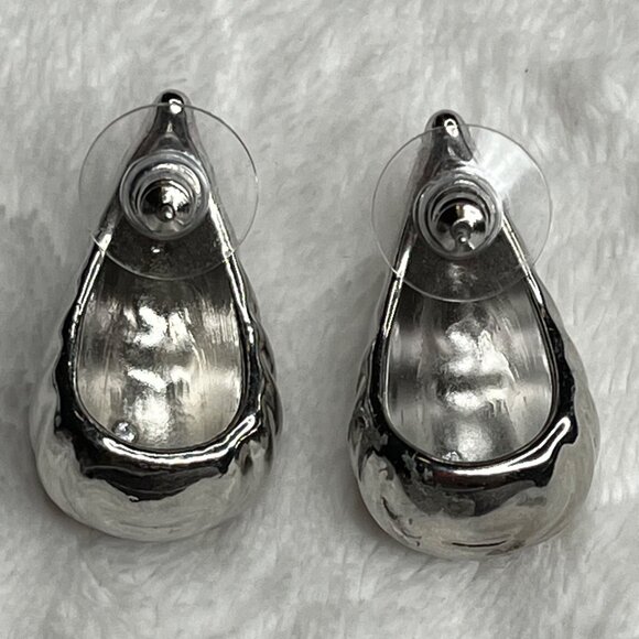 Vintage-Inspired Silver Spiral Hoop Earrings - Picture 4 of 4